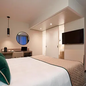 4* Otel Leonardo West